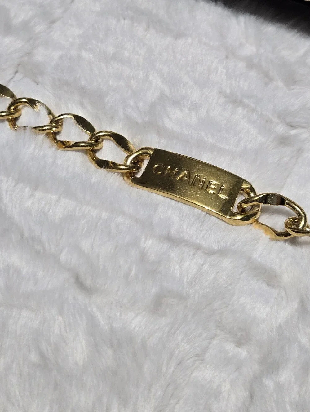 🔥 CHANEL 1950-1970 CC Gold Plated Logo Plate Rue Cambon Medallion Chain 🔥